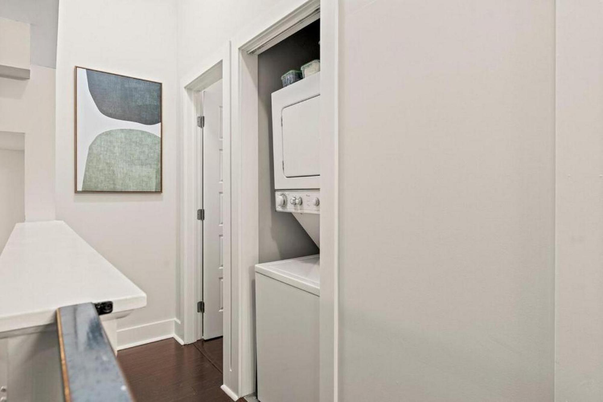 3br Near Metro - Walk To Met - Free Parking - Terrace - 8 Pp Apartment Philadelphia
