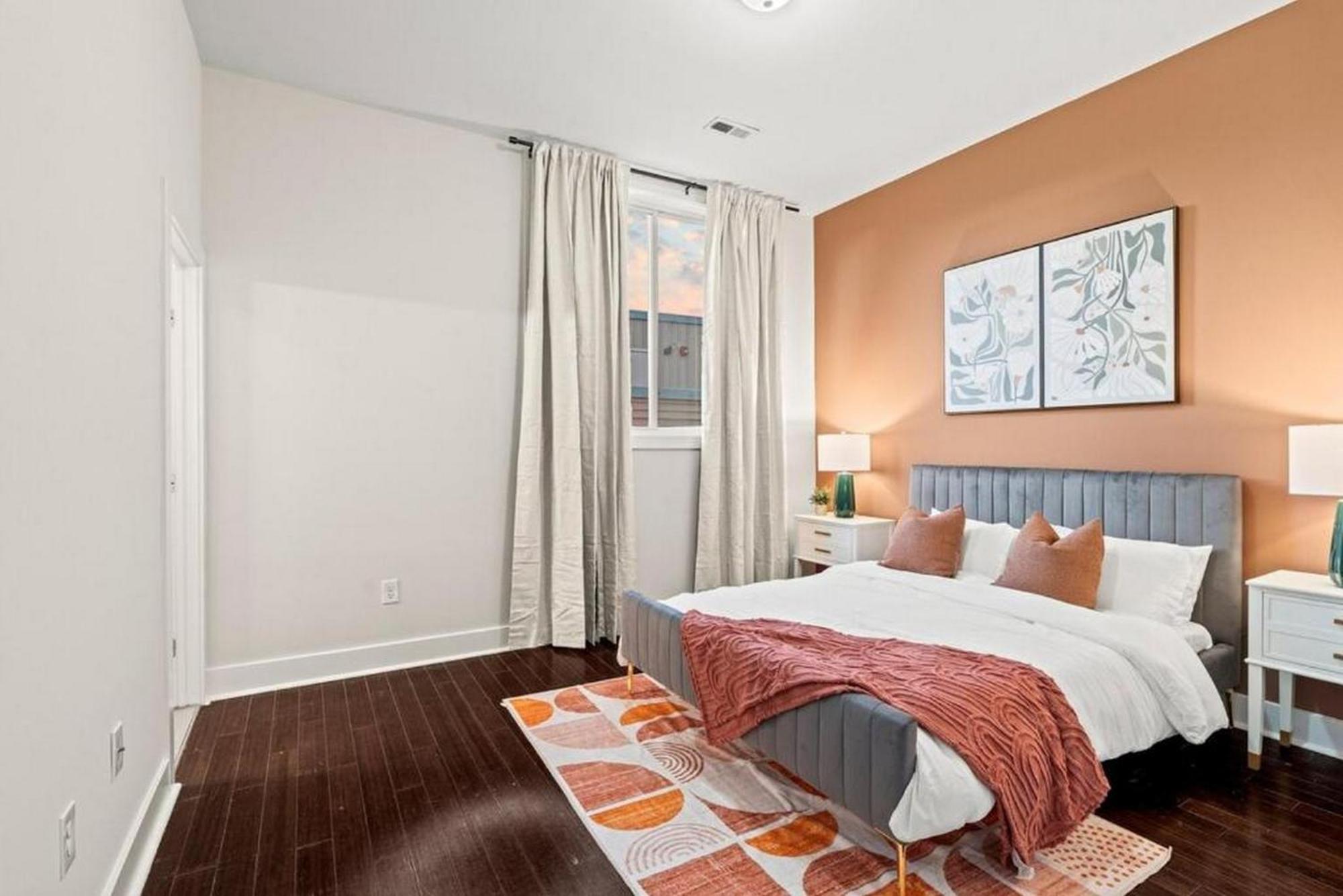 3br Near Metro - Walk To Met - Free Parking - Terrace - 8 Pp *