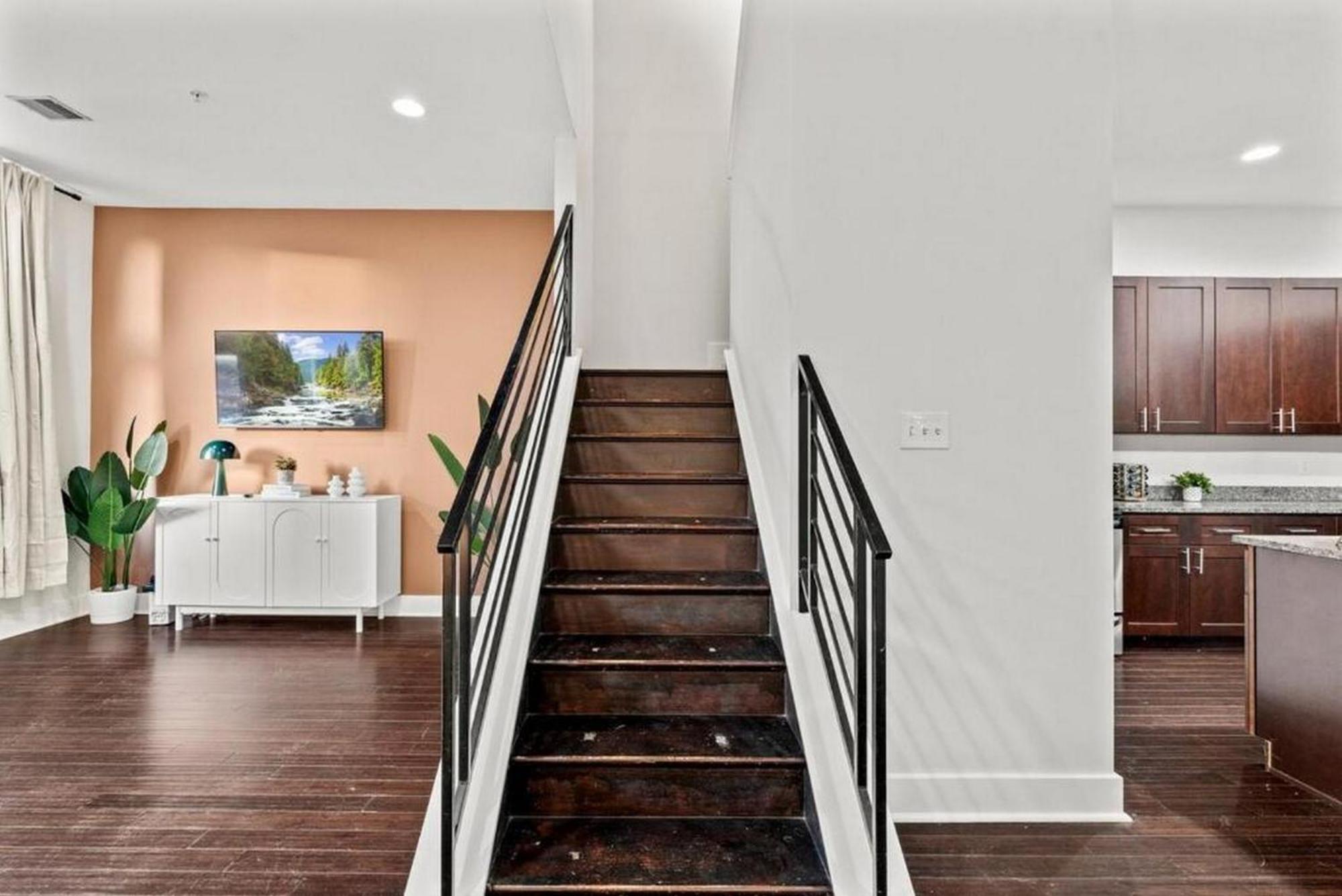 3br Near Metro - Walk To Met - Free Parking - Terrace - 8 Pp Apartment Philadelphia