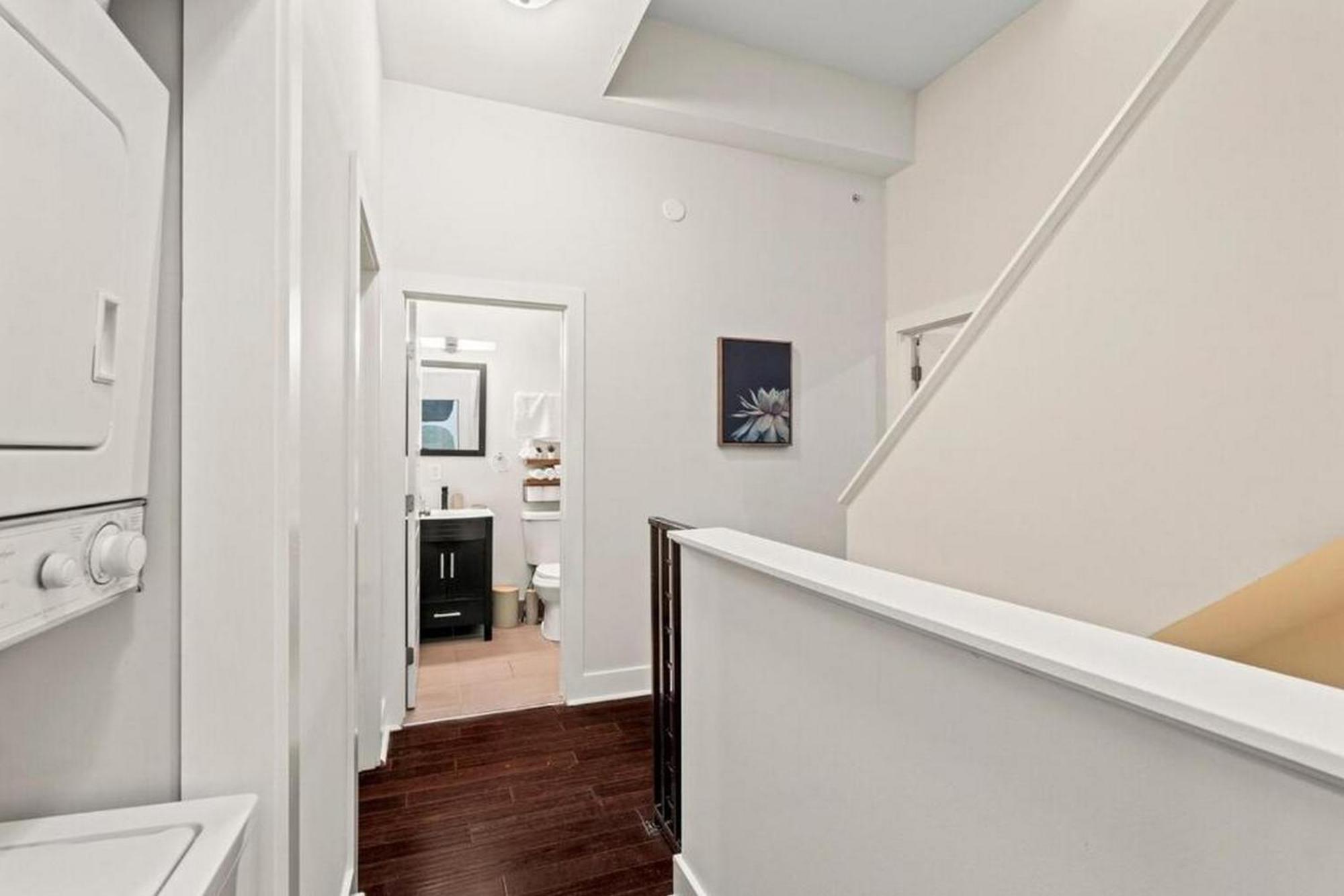 3br Near Metro - Walk To Met - Free Parking - Terrace - 8 Pp Philadelphia