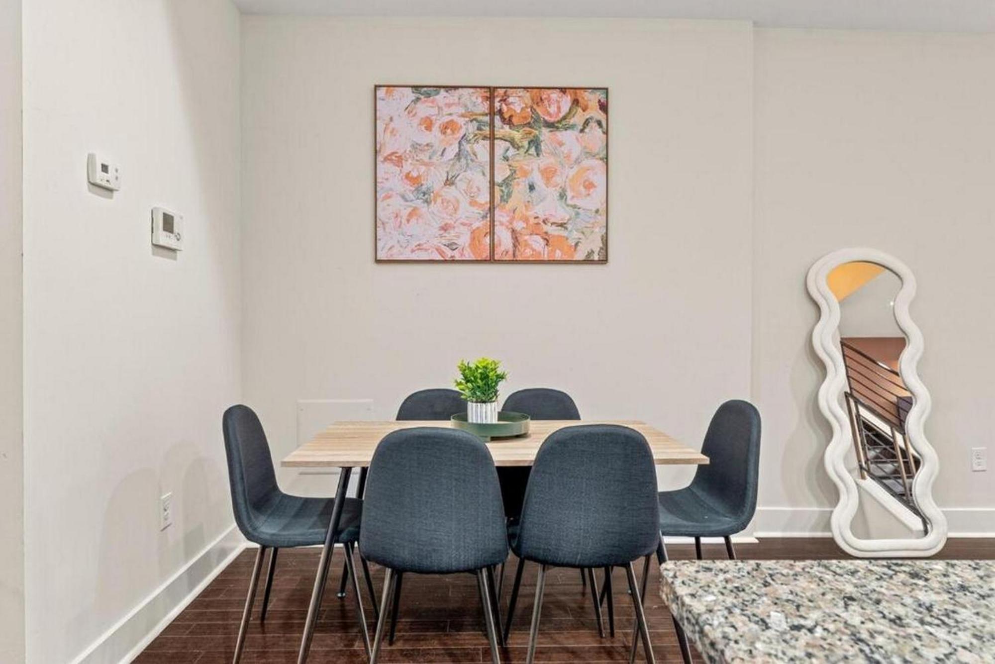 Apartment 3br Near Metro - Walk To Met - Free Parking - Terrace - 8 Pp