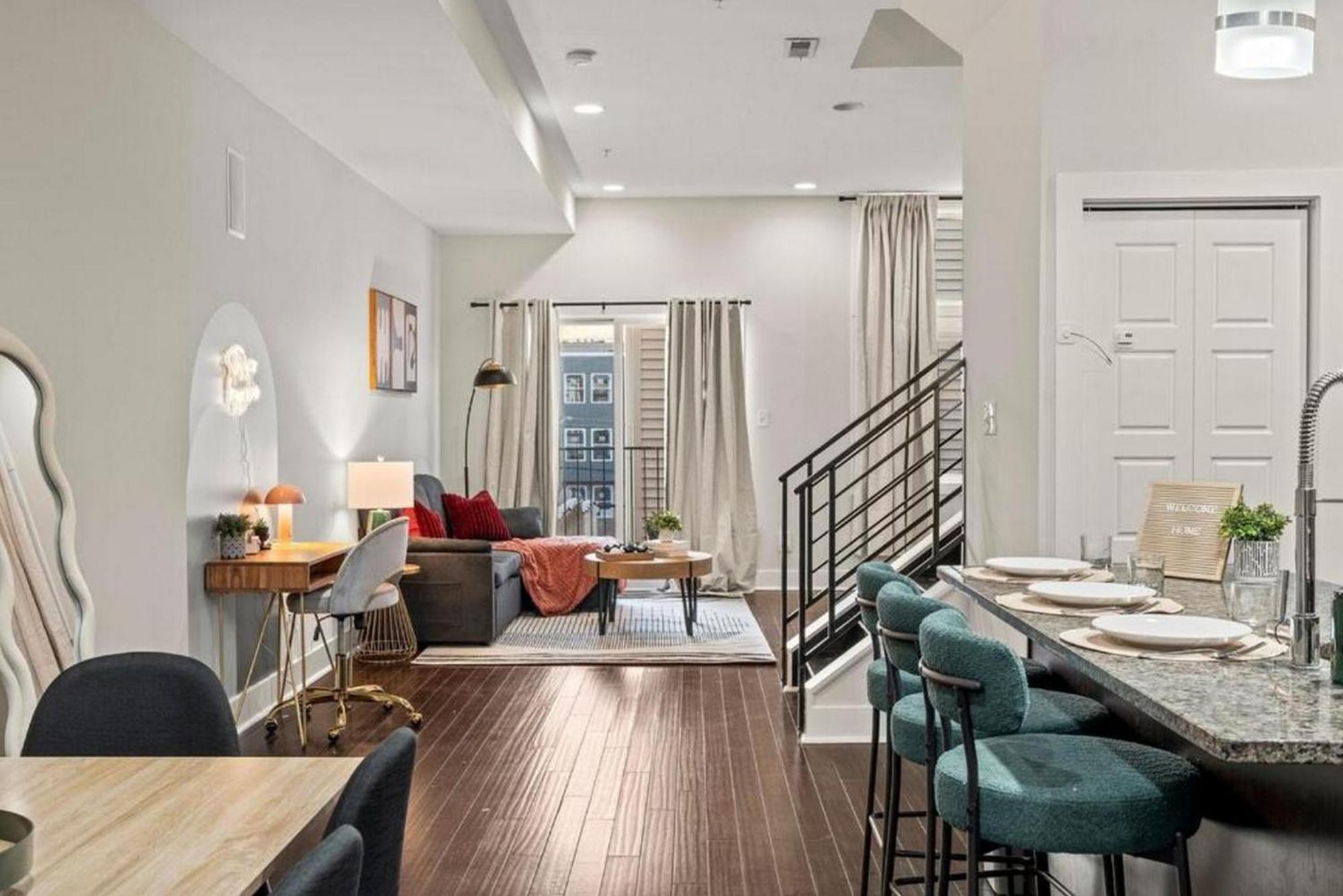3br Near Metro - Walk To Met - Free Parking - Terrace - 8 Pp Apartment *