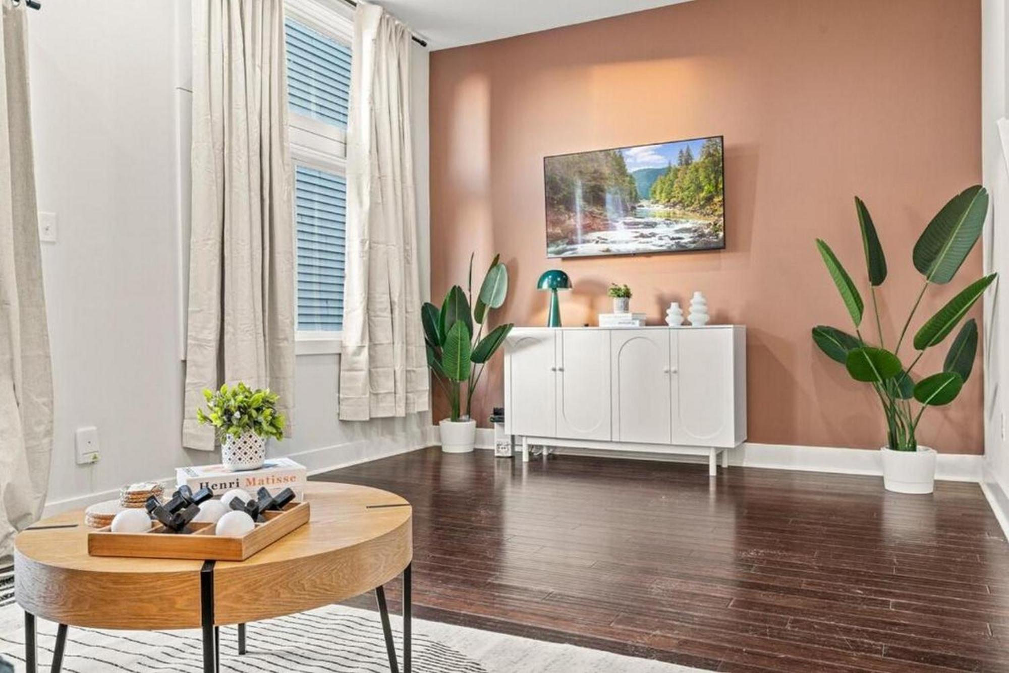 Apartment 3br Near Metro - Walk To Met - Free Parking - Terrace - 8 Pp *