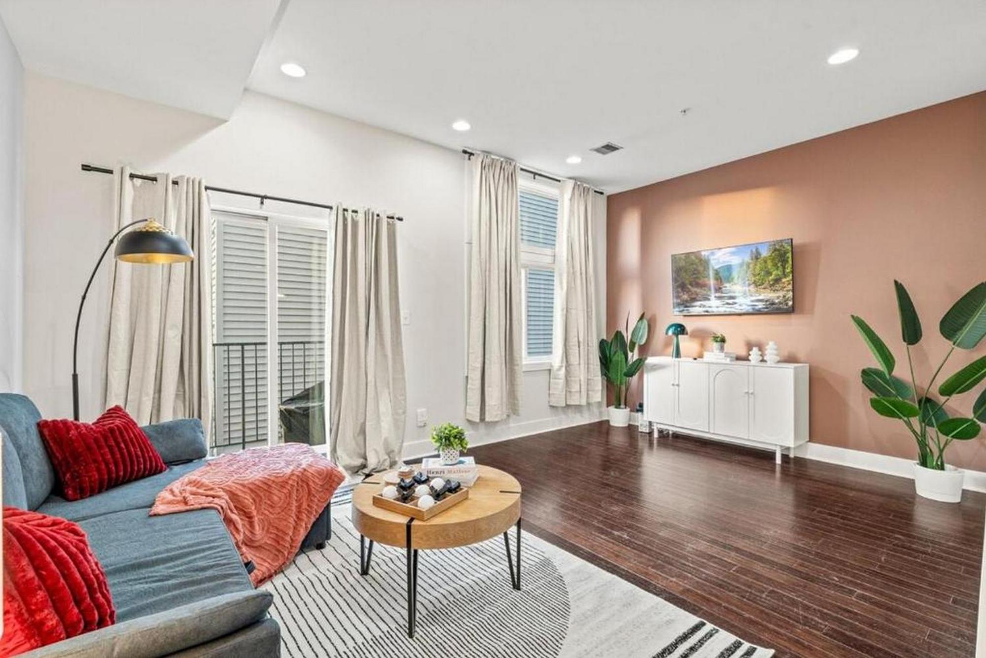 3br Near Metro - Walk To Met - Free Parking - Terrace - 8 Pp Apartment