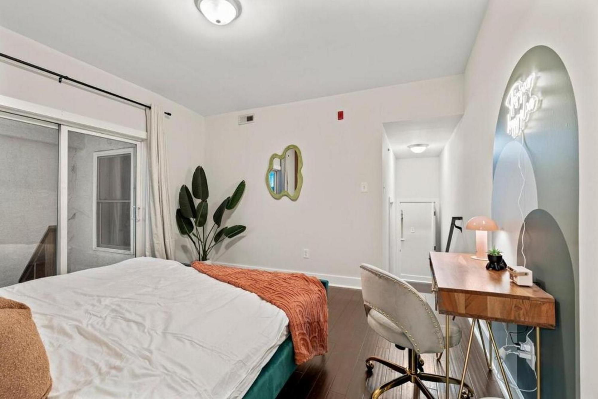 3br Near Metro - Walk To Met - Free Parking - Terrace - 8 Pp Apartment Philadelphia
