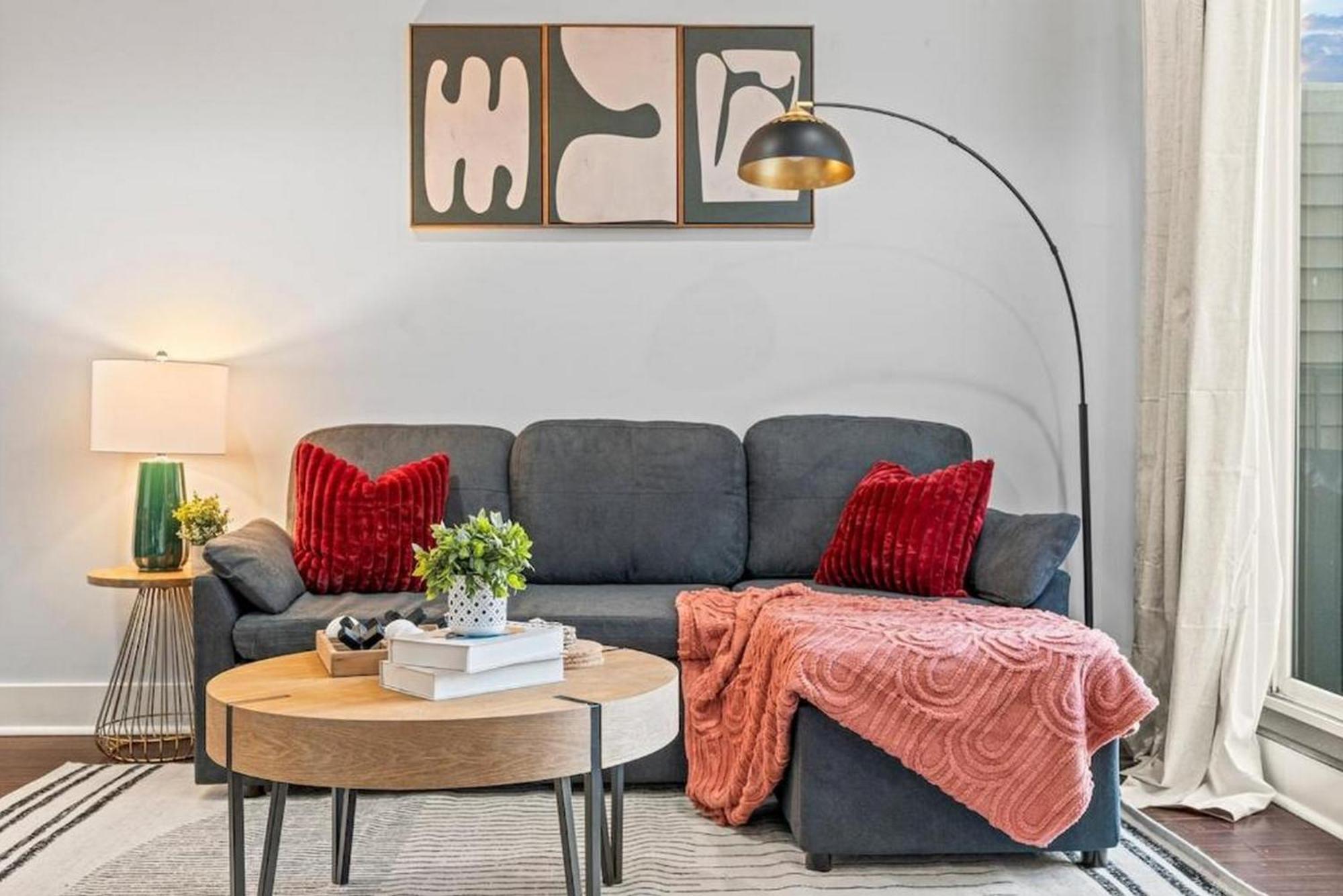 Apartment 3br Near Metro - Walk To Met - Free Parking - Terrace - 8 Pp